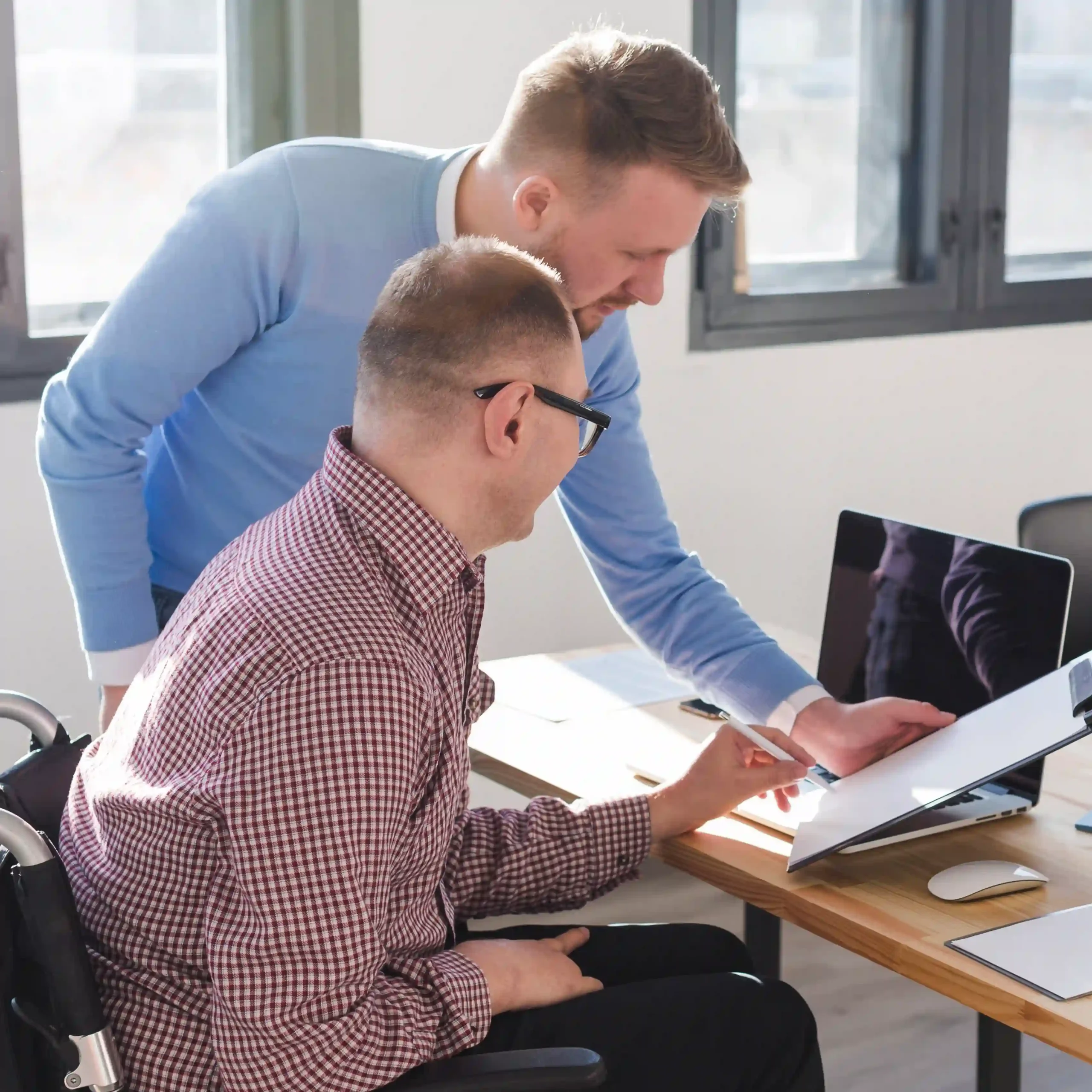 IT support specialist assisting a professional with workplace technology